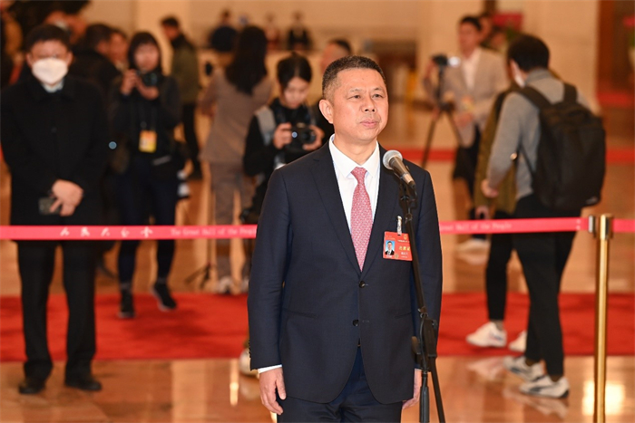 天下人大代表高纪凡现场听取《政府事情报告》：倍感振奋！备受鼓舞！倍增劲头！ | 德赢vwin