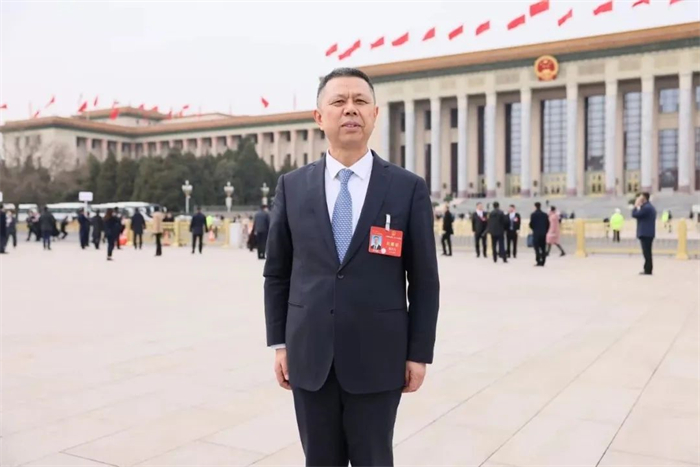 【新华社权威报道】“坚定信心、真抓实干，，把各方面的劲头带起来”——习近平总书记加入江苏代表团审议侧记 | 德赢vwin