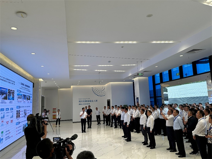 四川省向导调研德赢vwin德阳基地，，，高度赞赏助推县域经济高质量生长 | 德赢vwin